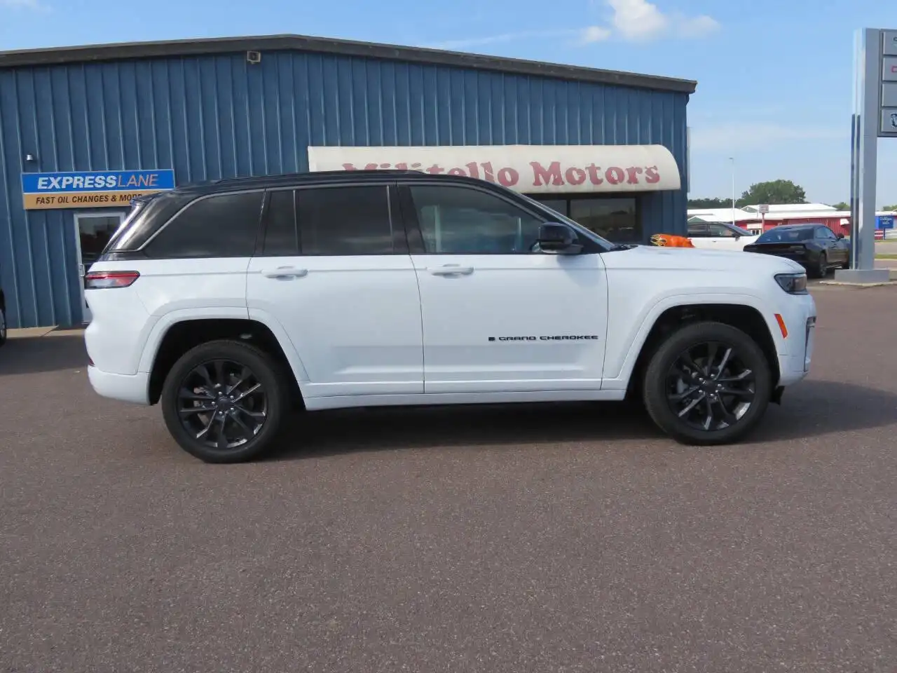 2026 Jeep Grand Cherokee Limited Reserve 4x4's photo