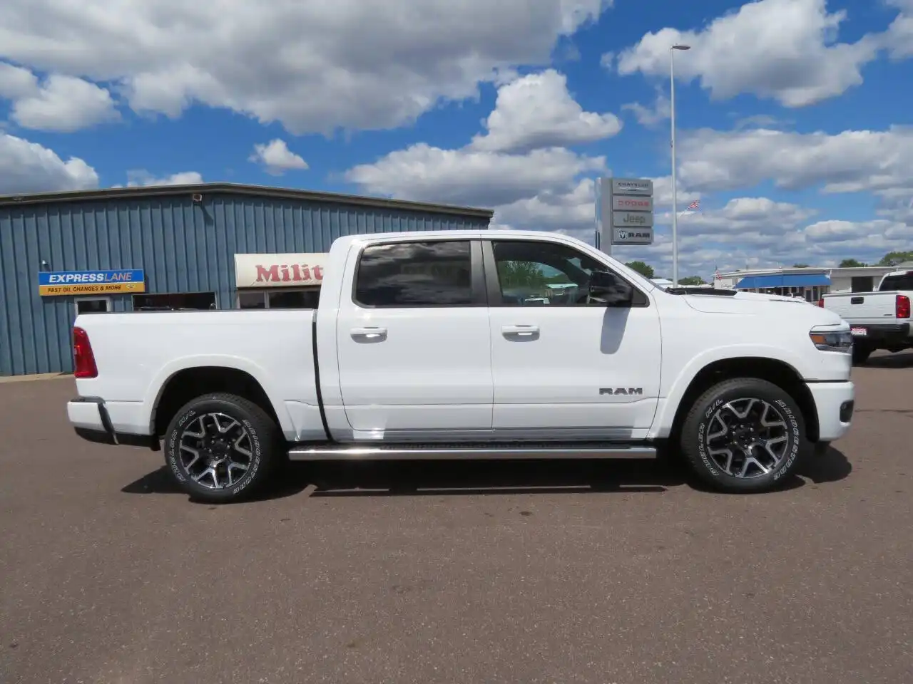 2025 RAM 1500 Laramie 4x4 Crew Cab 5'7's photo