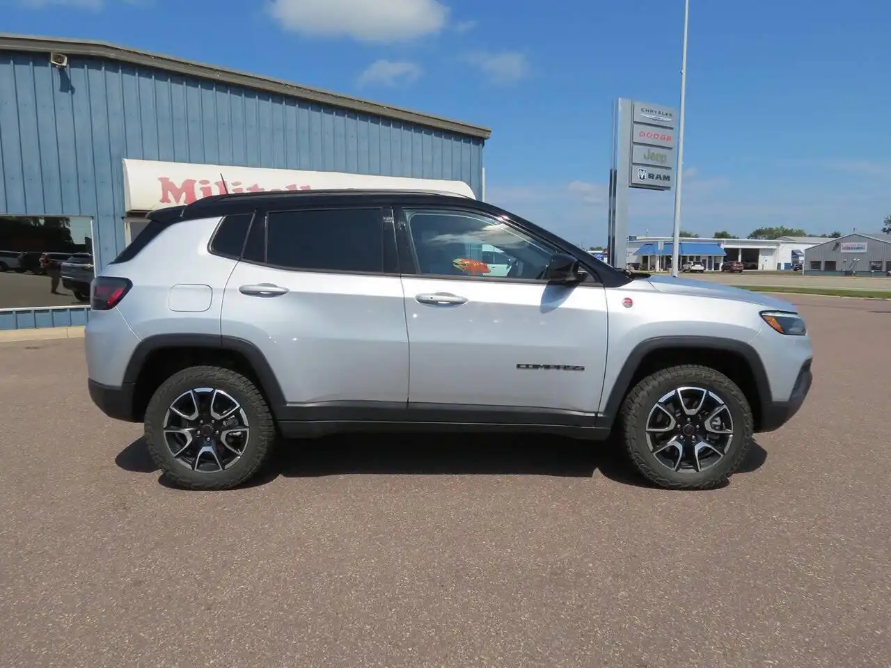 2025 Jeep Compass Trailhawk 4WD's photo