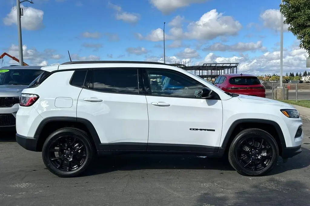 2026 Jeep Compass Altitude 4X4 photo 3