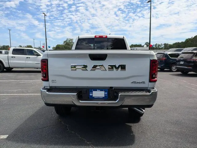 2026 RAM 2500 Tradesman 4X4 Crew Cab SWB photo 5