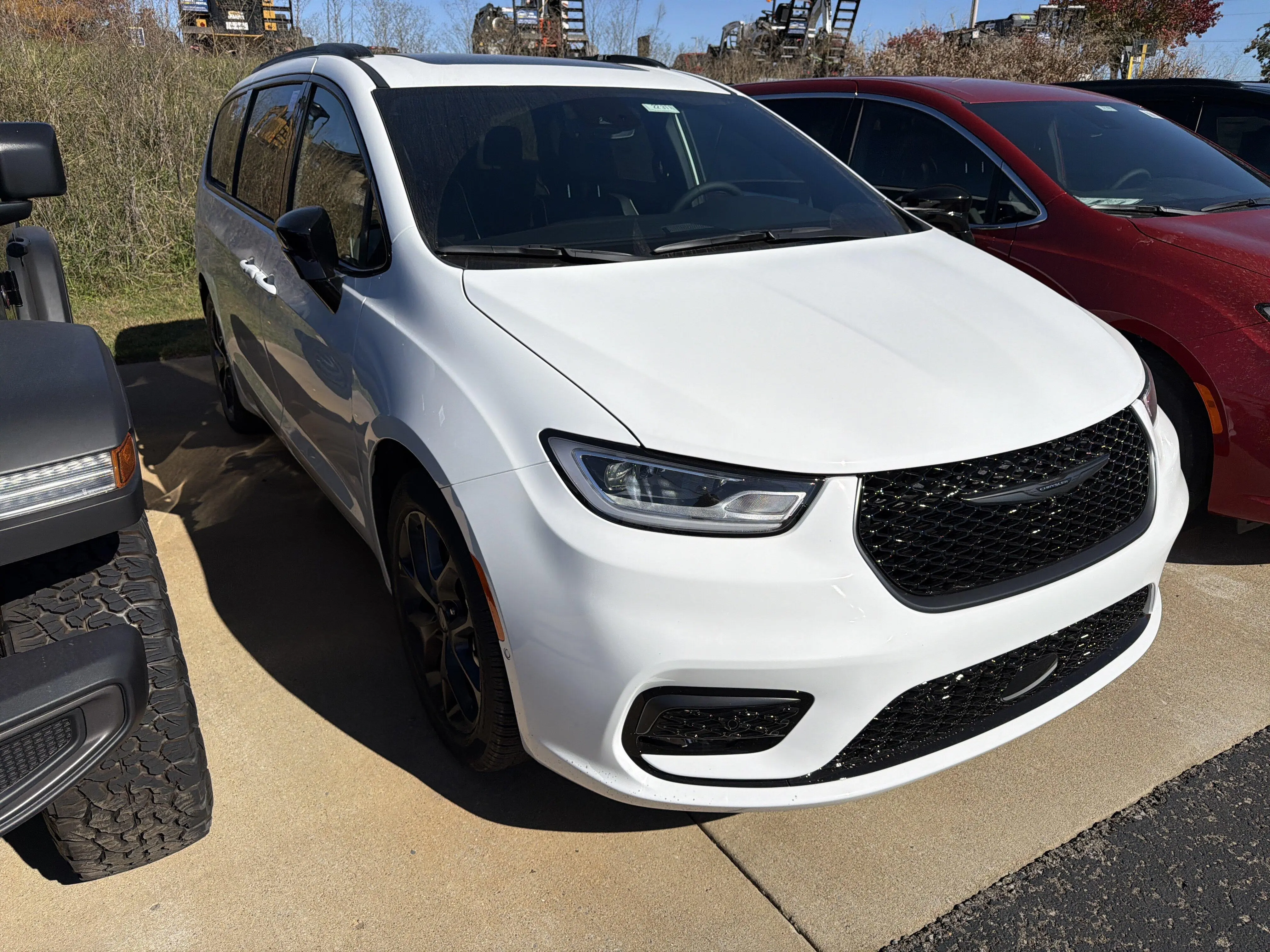 2026 Chrysler Pacifica Limited photo 3
