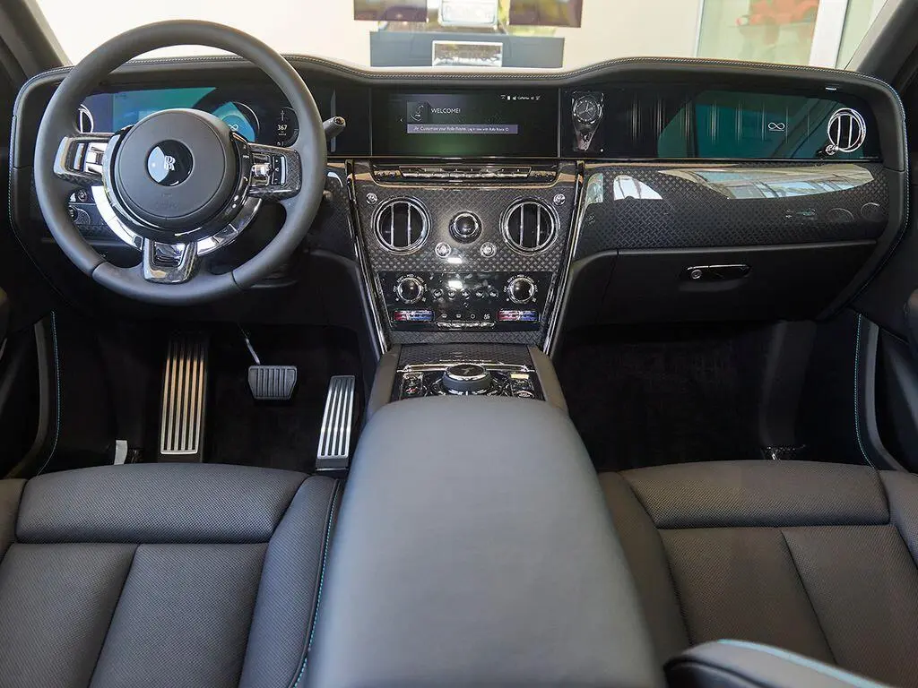 2027 Rolls-Royce Cullinan Black Badge photo 4