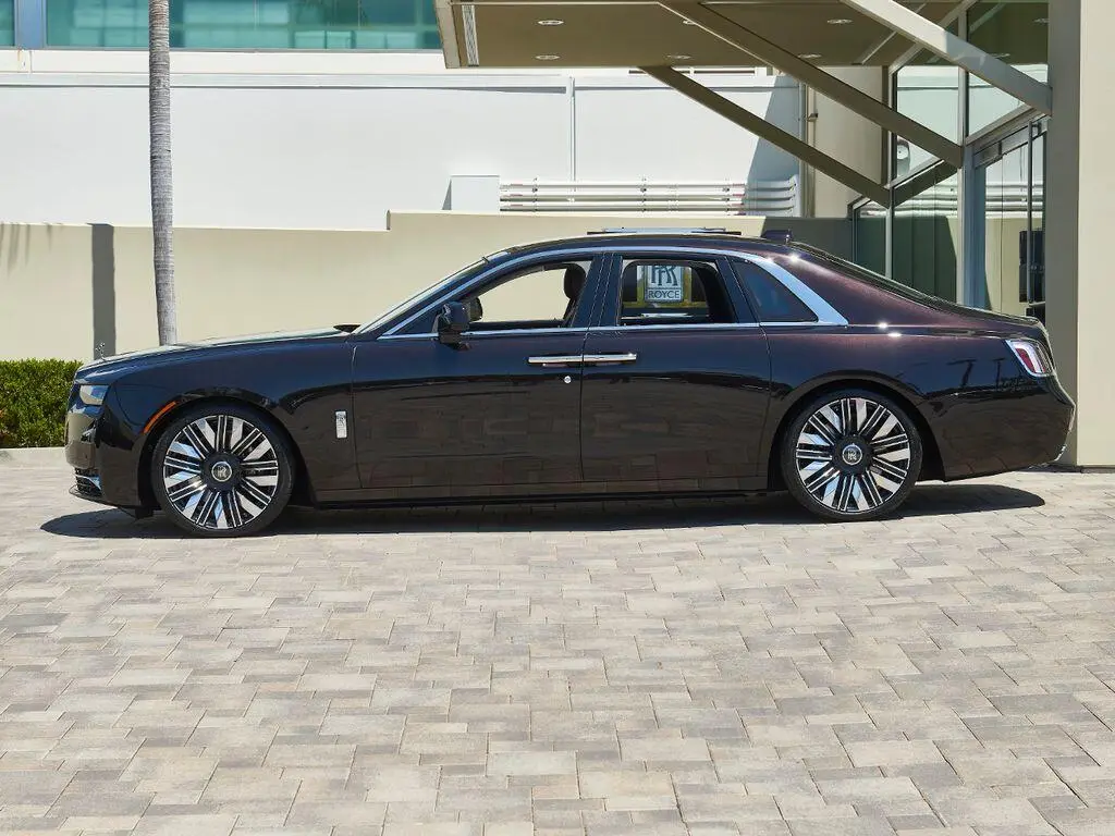 2027 Rolls-Royce Ghost Base photo 3