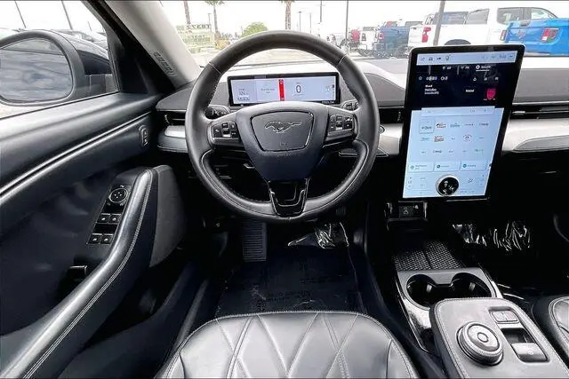 2021 Ford Mustang-Mach-e Select photo 4
