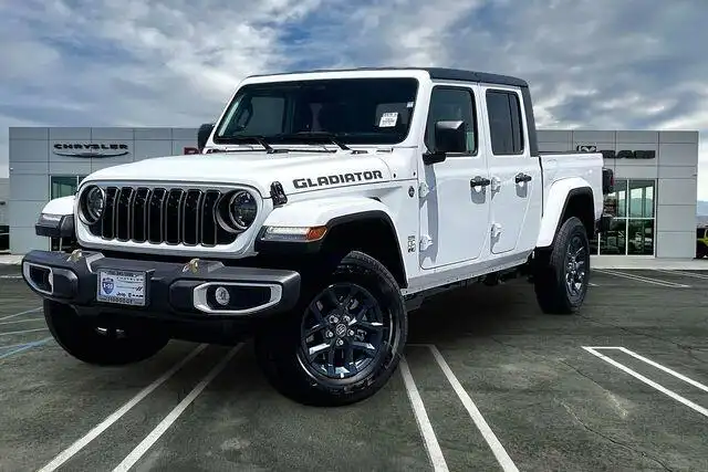 2026 Jeep Gladiator 85th Anniversary Edition Auto's photo