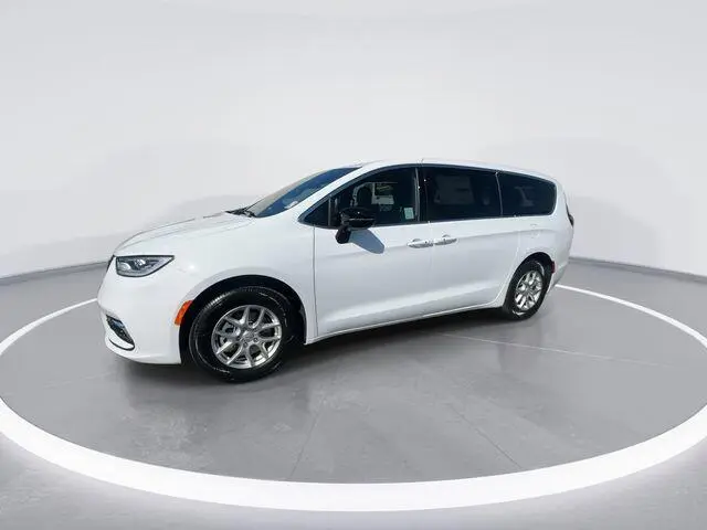 2026 Chrysler Pacifica Select photo 4