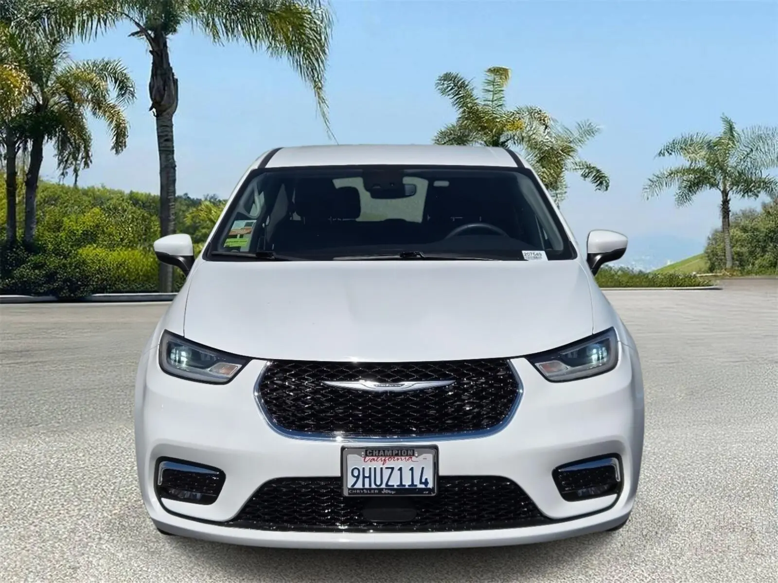 2023 Chrysler Pacifica Touring L photo 3