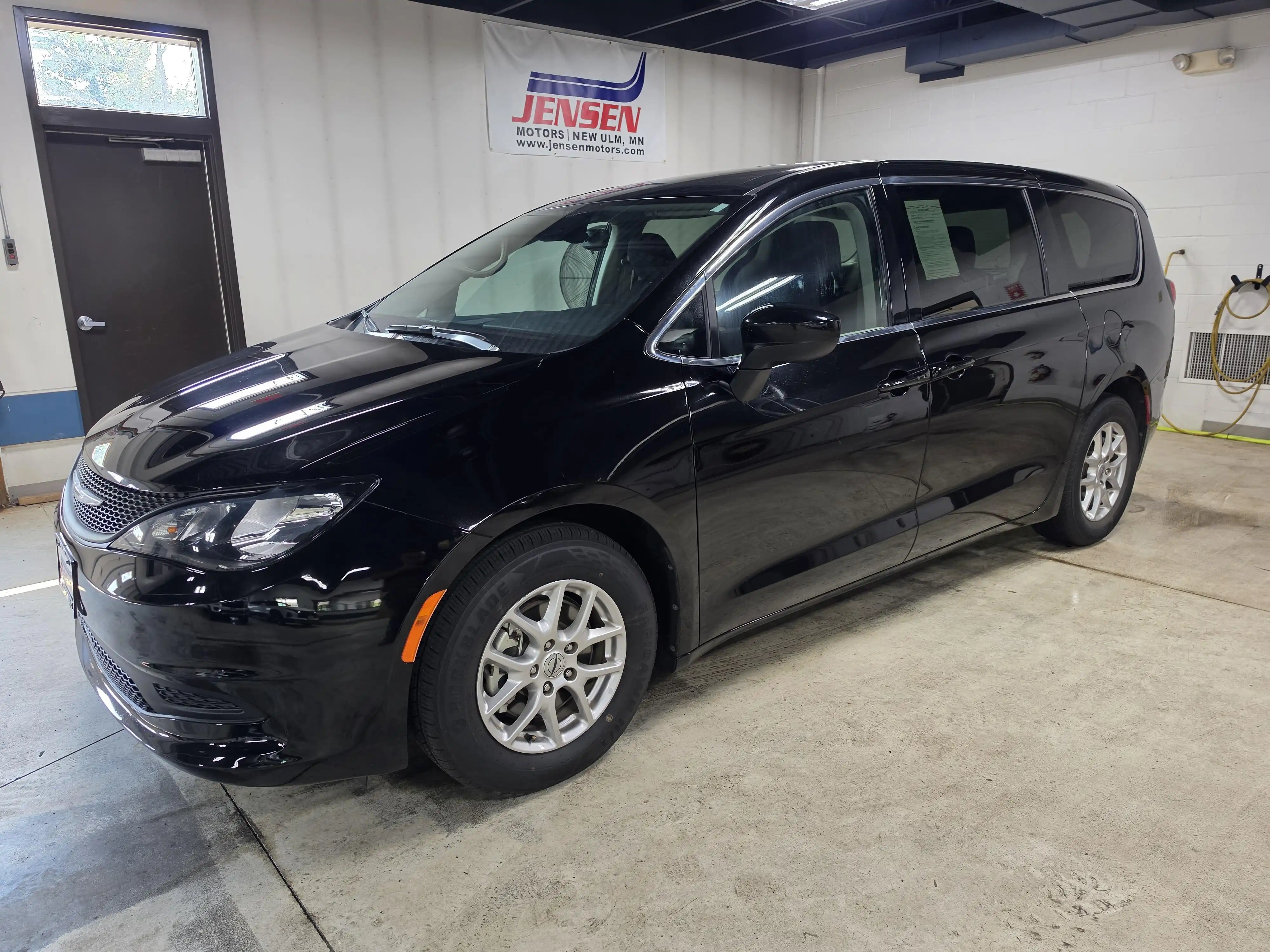2024 Chrysler Voyager LX's photo
