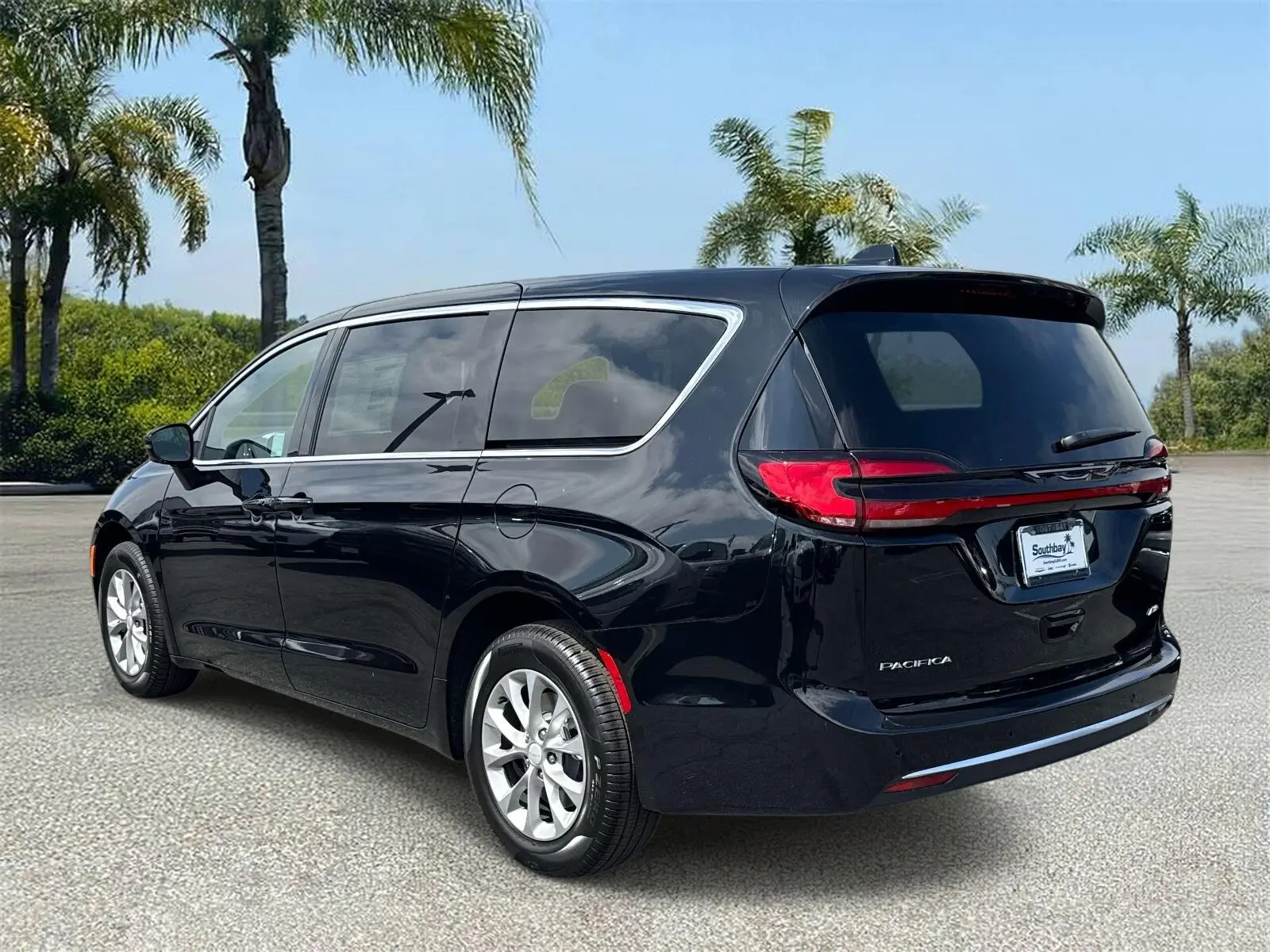2027 Chrysler Pacifica Select AWD photo 4
