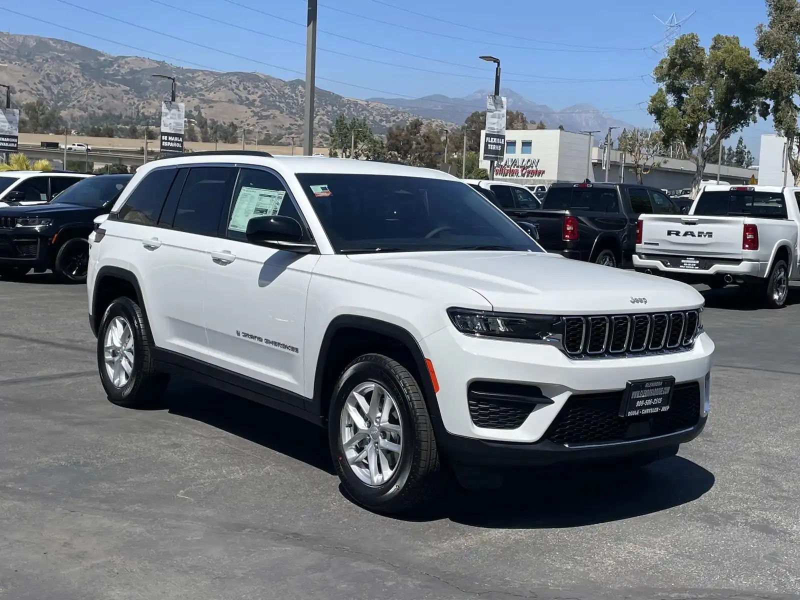 2026 Jeep Grand Cherokee Laredo's photo