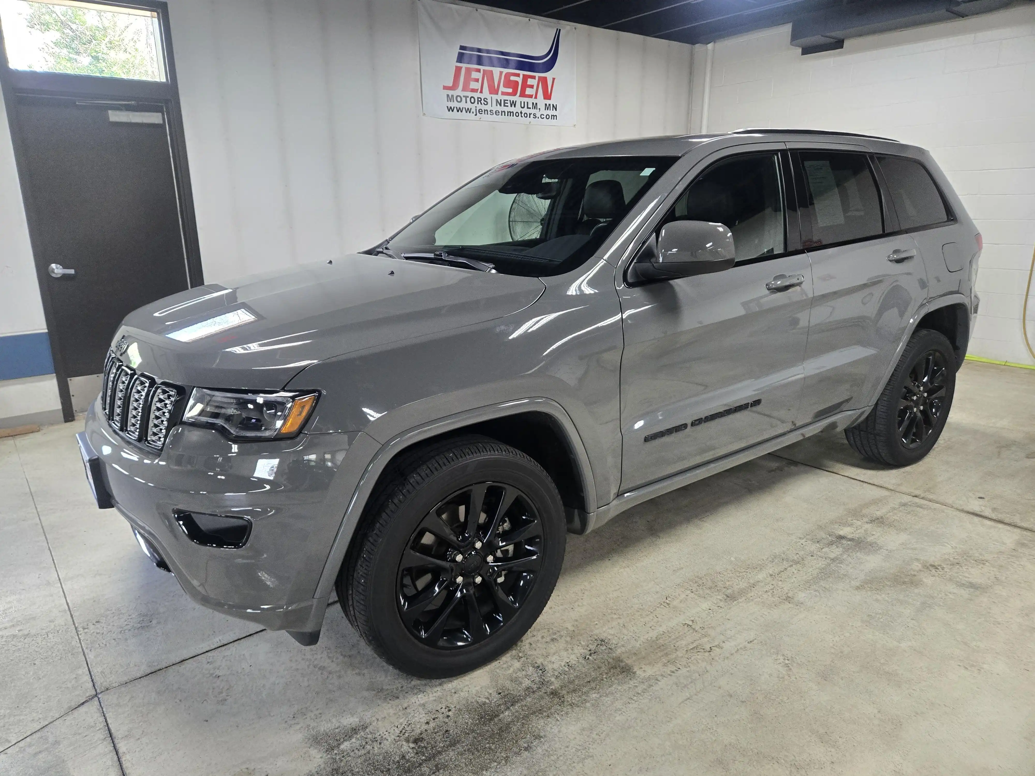 2022 Jeep Grand Cherokee Laredo X 4WD's photo