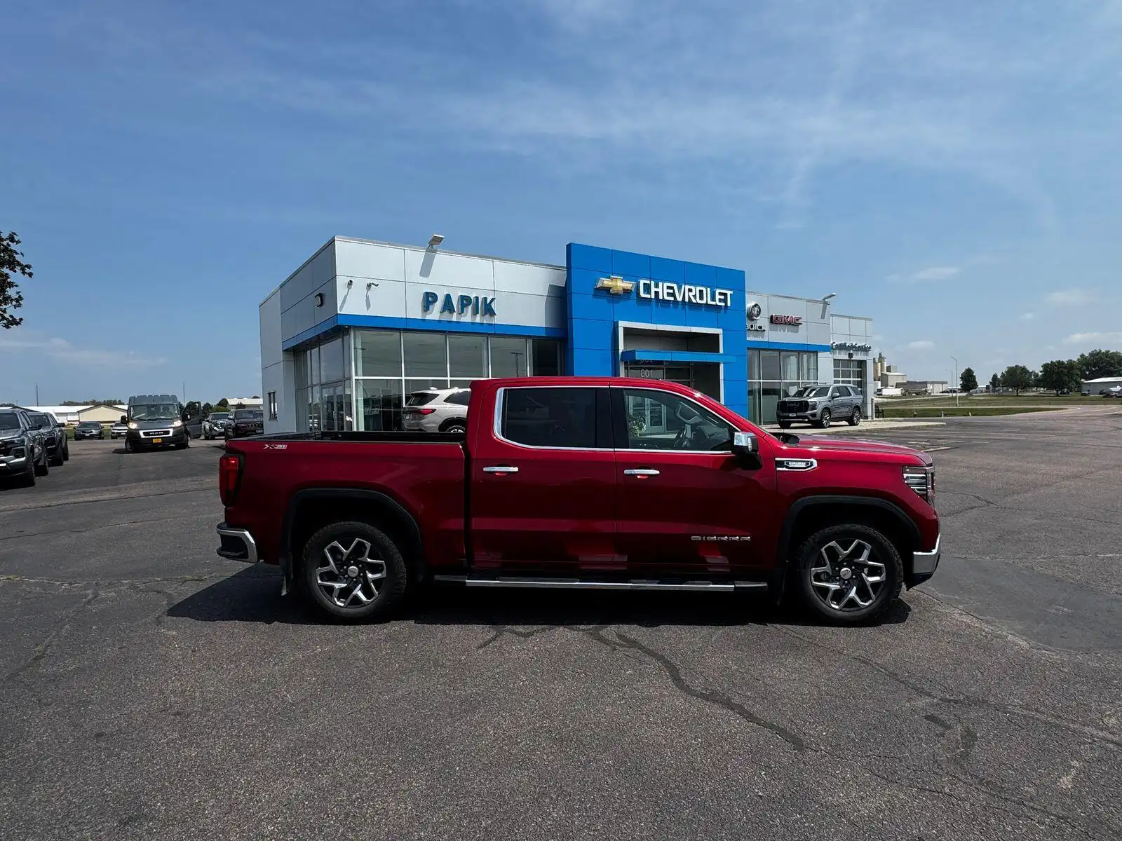 2023 GMC Sierra 4WD Crew Cab Short Box SLT's photo