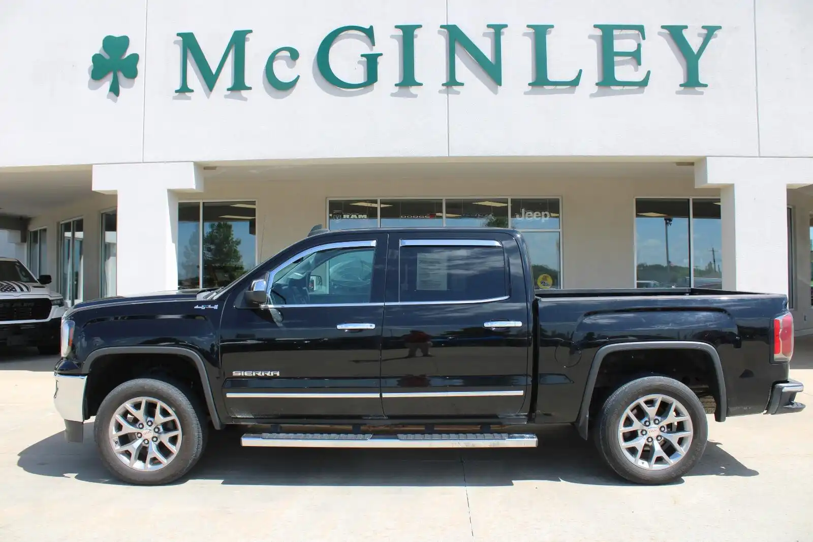 2018 GMC Sierra 4WD Crew Cab Short Box SLT's photo