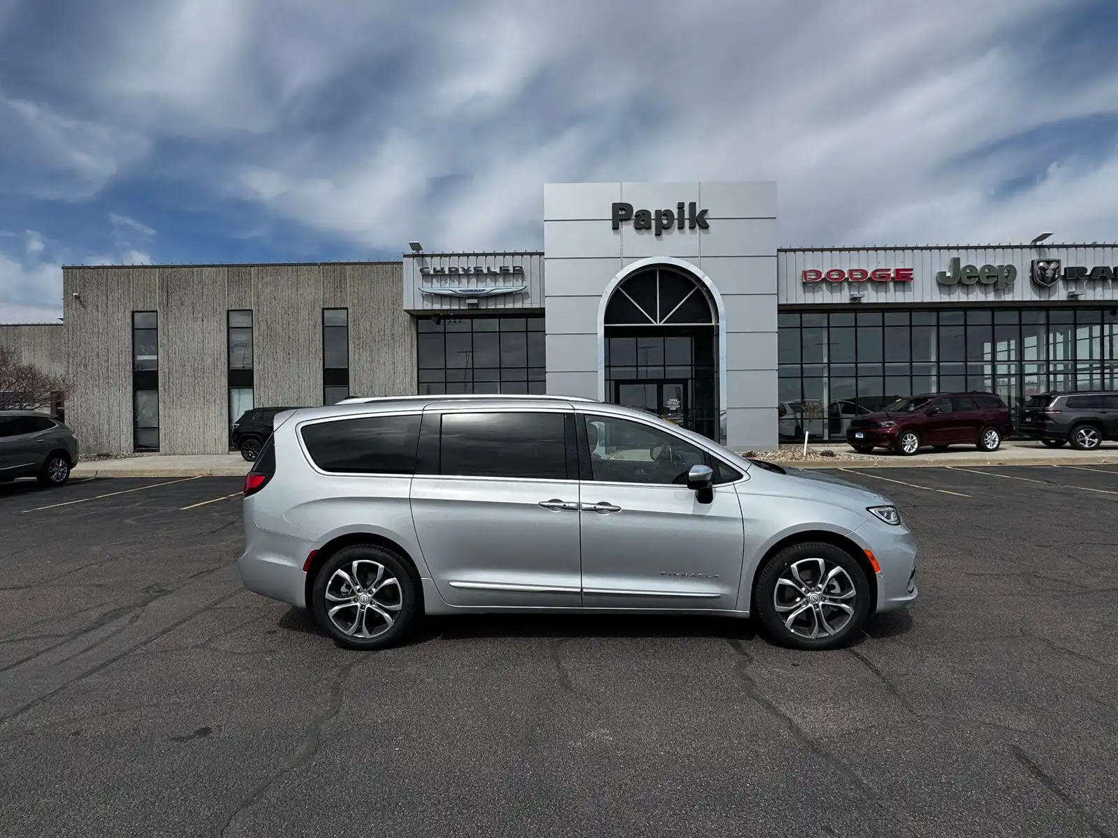 2026 Chrysler Pacifica Pinnacle AWD's photo