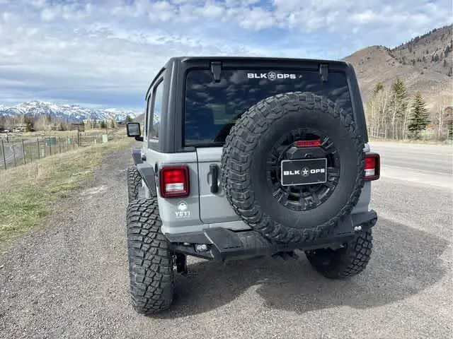2024 Jeep Wrangler Willys photo 3
