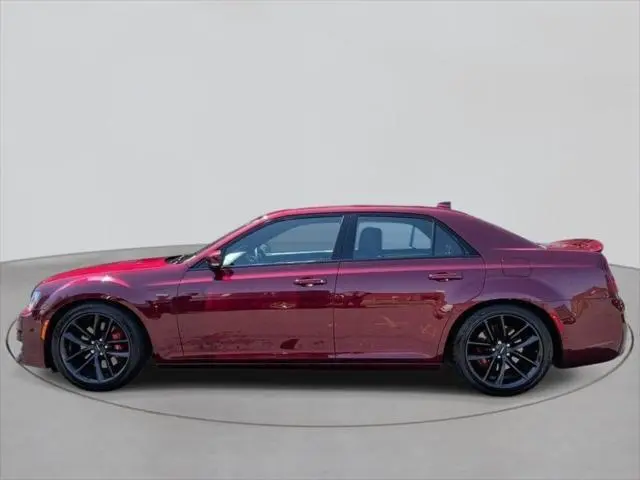 2023 Chrysler 300 C photo 3