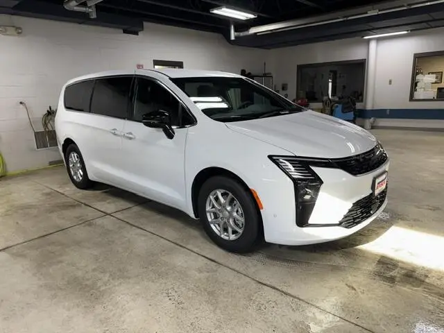 2027 Chrysler Pacifica Select photo 3