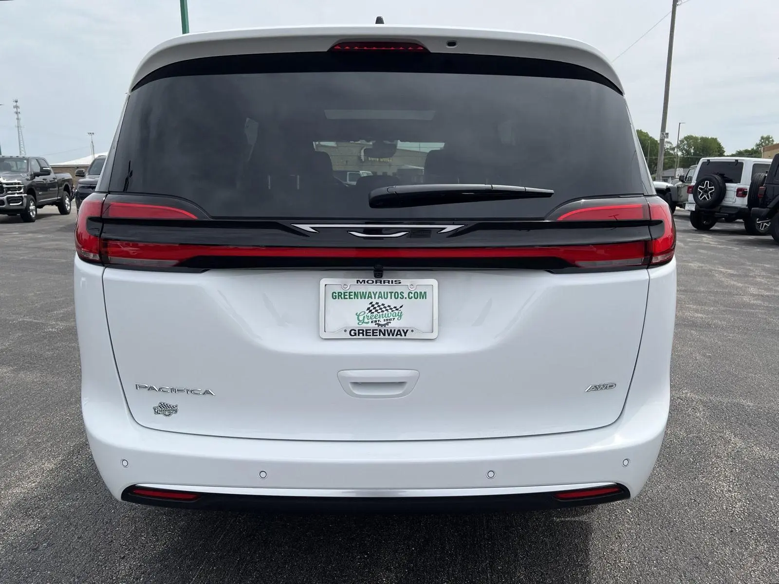 2027 Chrysler Pacifica Select AWD photo 5