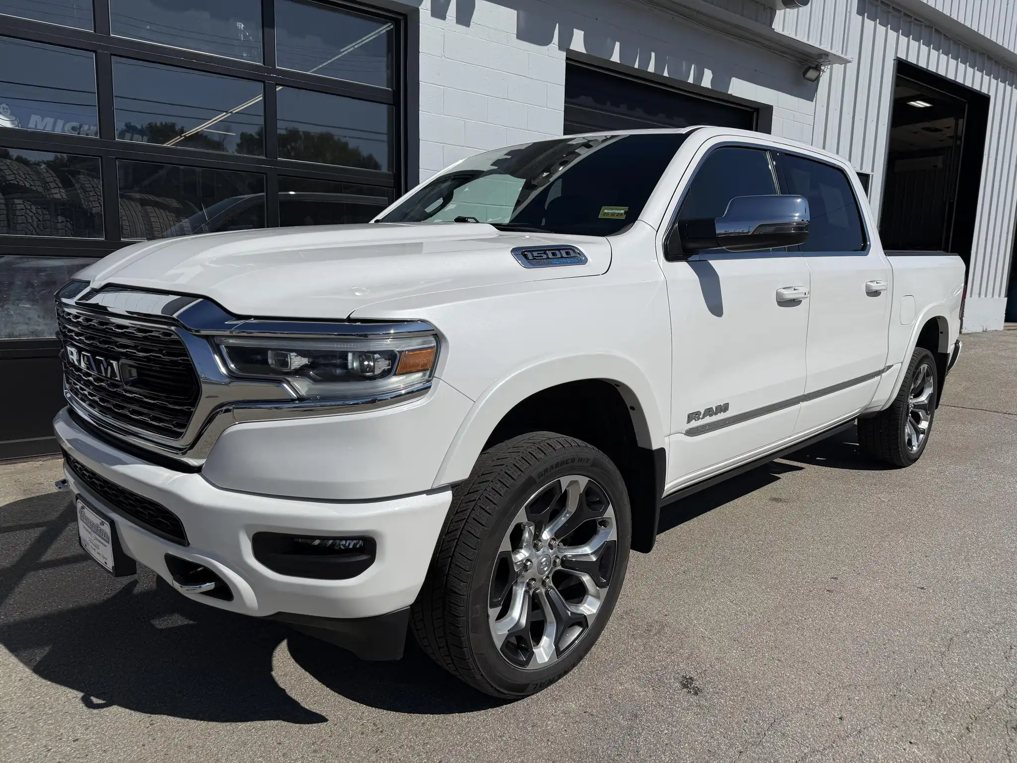 2023 RAM 1500 Limited 4WD Crew Cab 5'7's photo