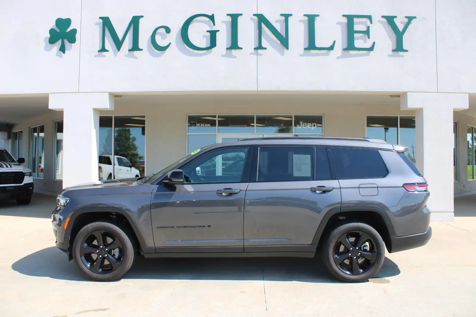 2025 Jeep Grand Cherokee L Limited 4x4's photo