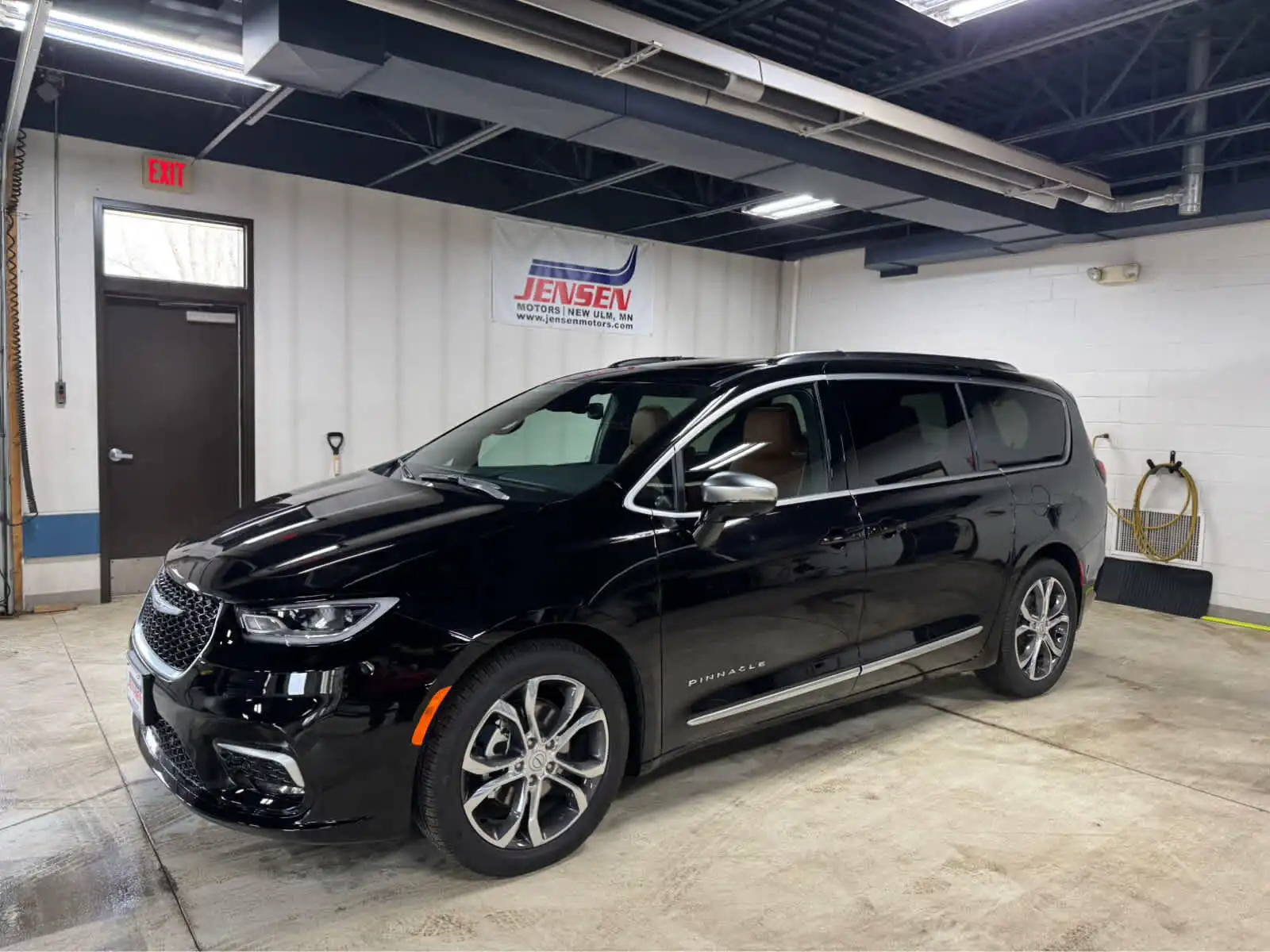 2026 Chrysler Pacifica Pinnacle's photo