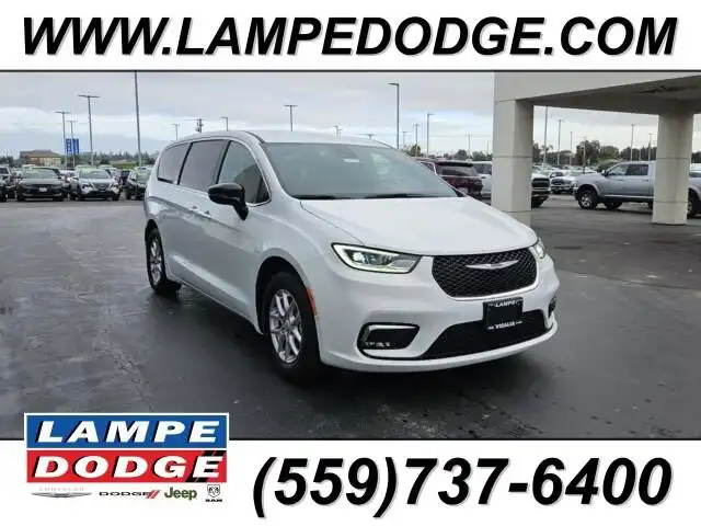 2026 Chrysler Pacifica Select's photo