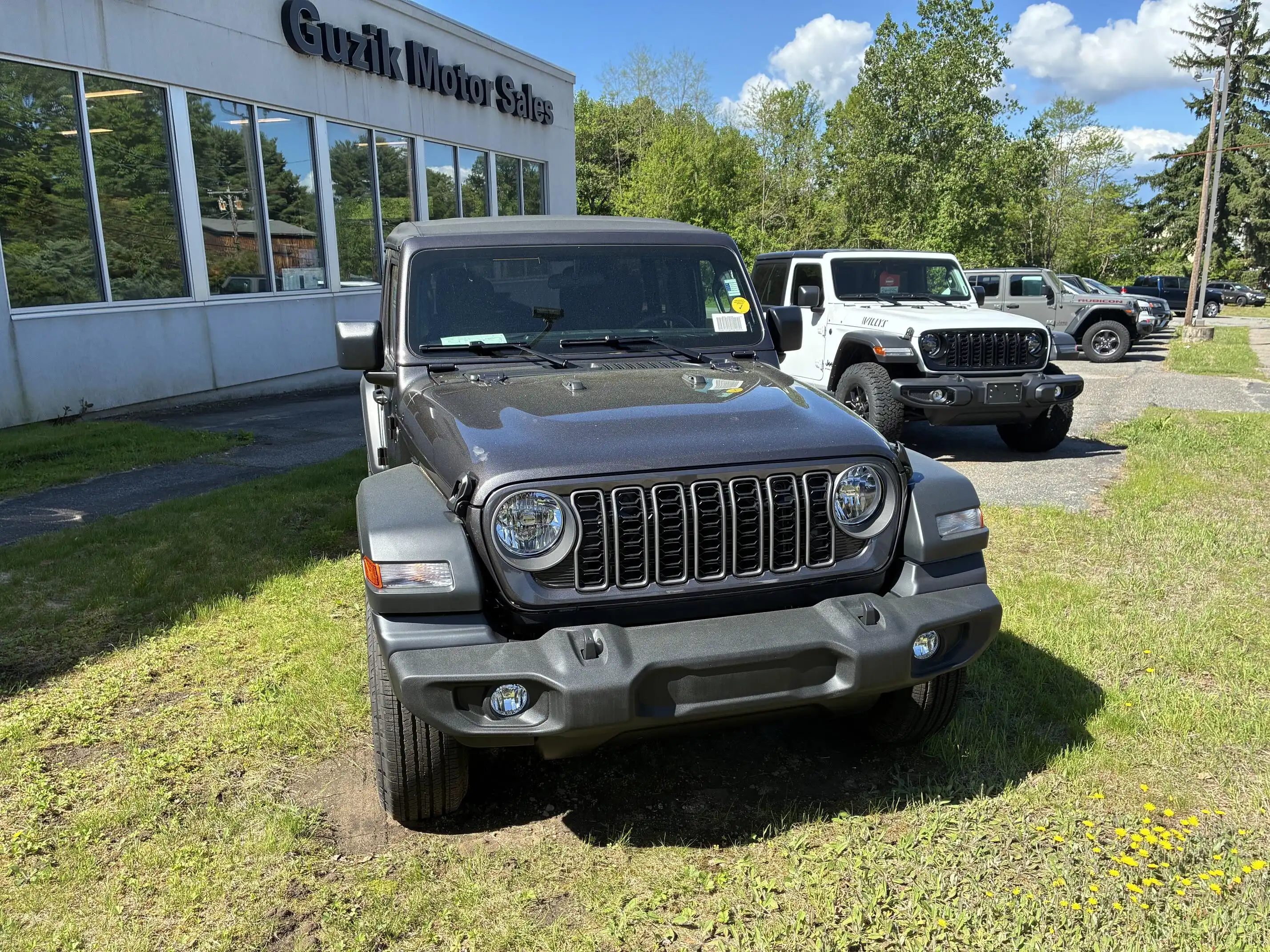 2026 Jeep Wrangler Sport's photo