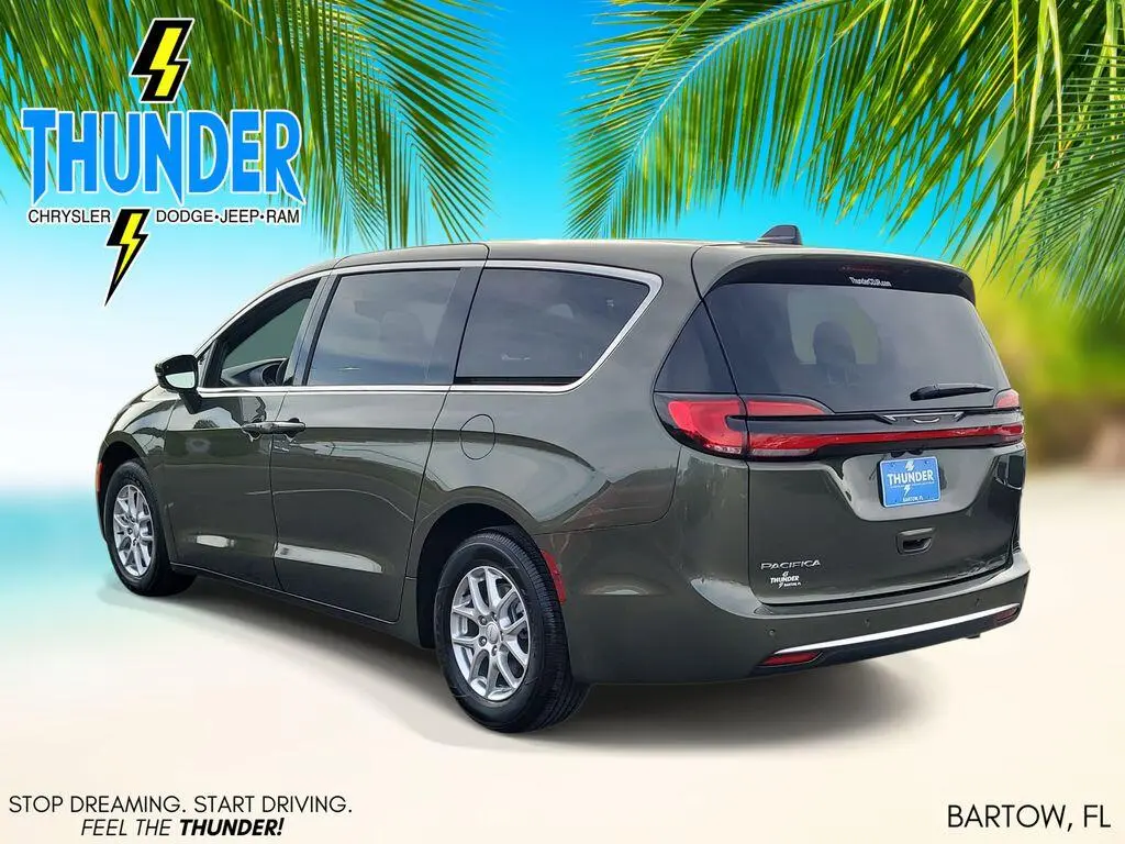 2027 Chrysler Pacifica Select photo 3