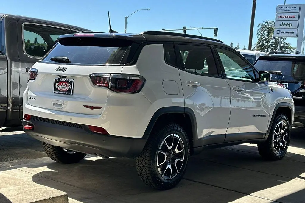 2026 Jeep Compass Trailhawk 4X4 photo 4