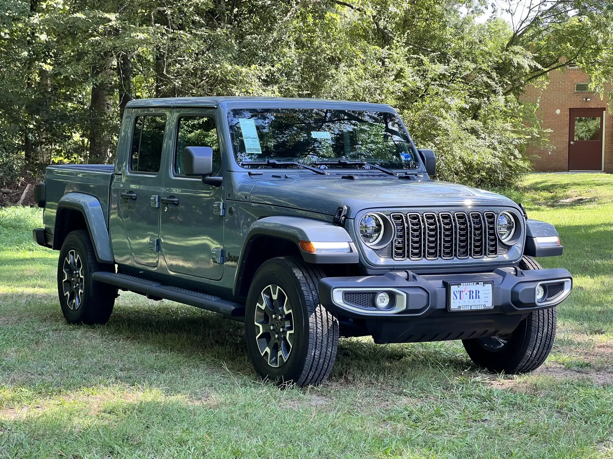 2026 Jeep Gladiator Sahara Auto's photo