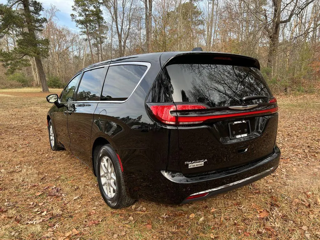 2026 Chrysler Pacifica Select photo 5