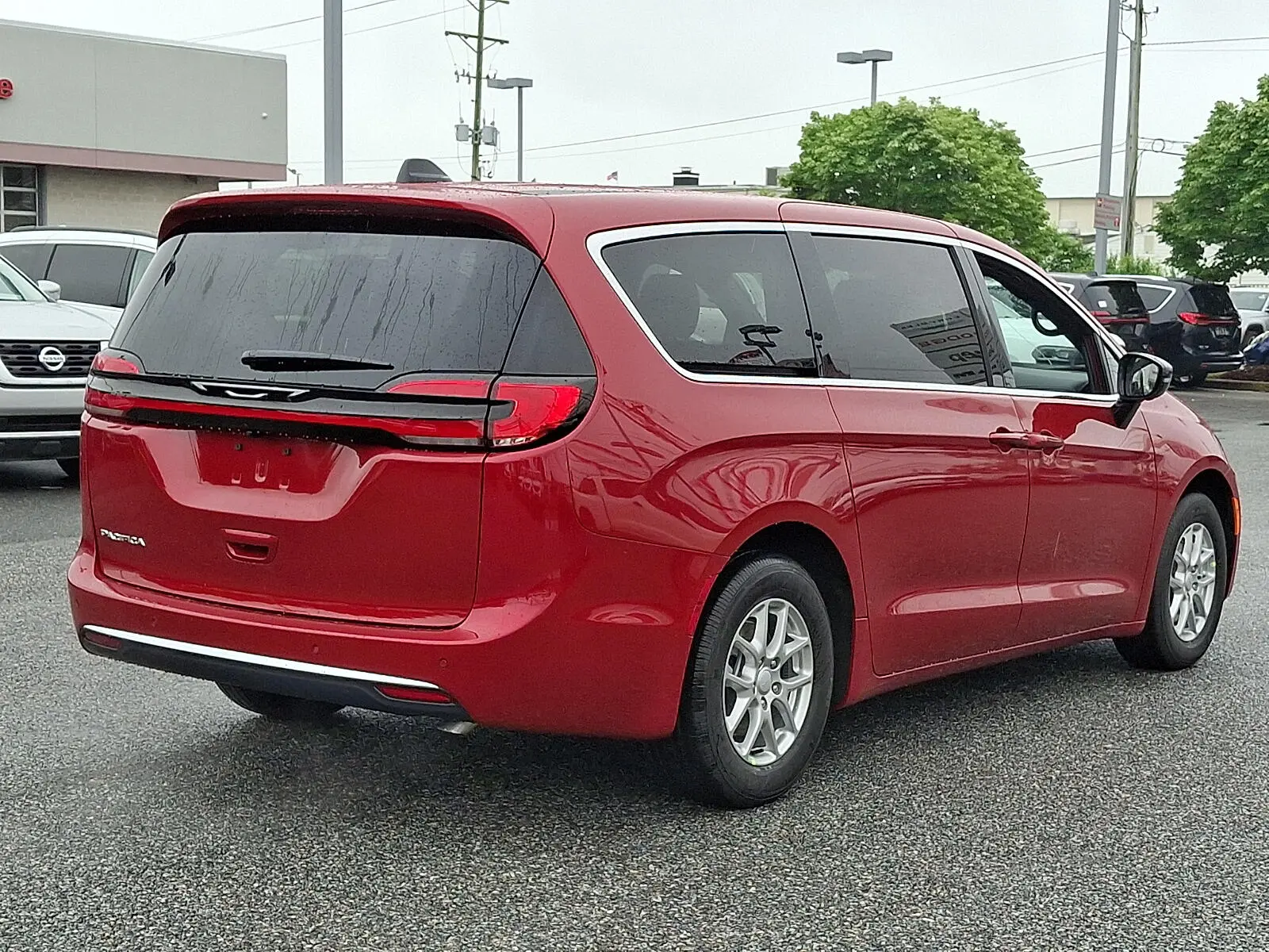 2027 Chrysler Pacifica Select photo 4