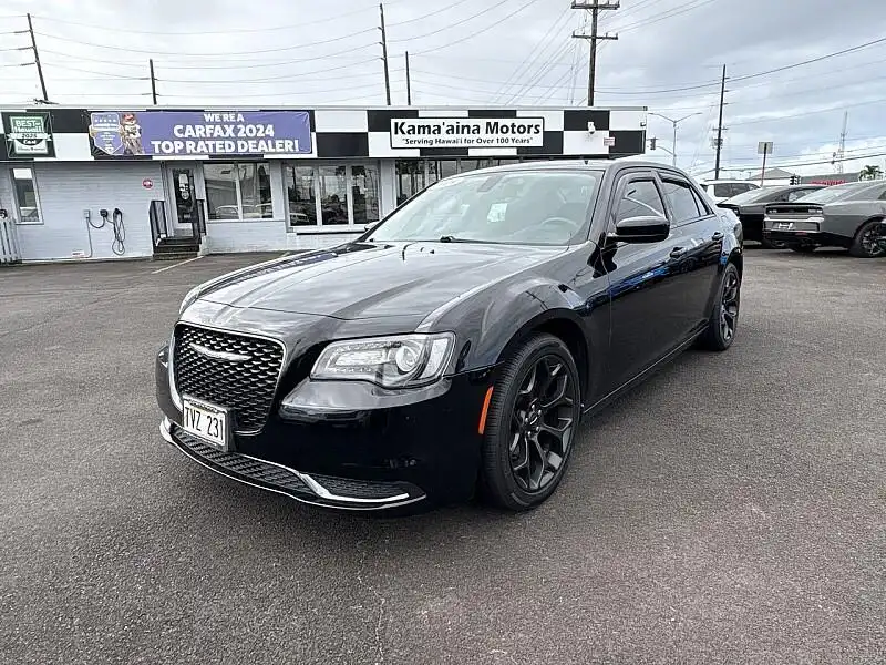 2019 Chrysler 300 Touring's photo