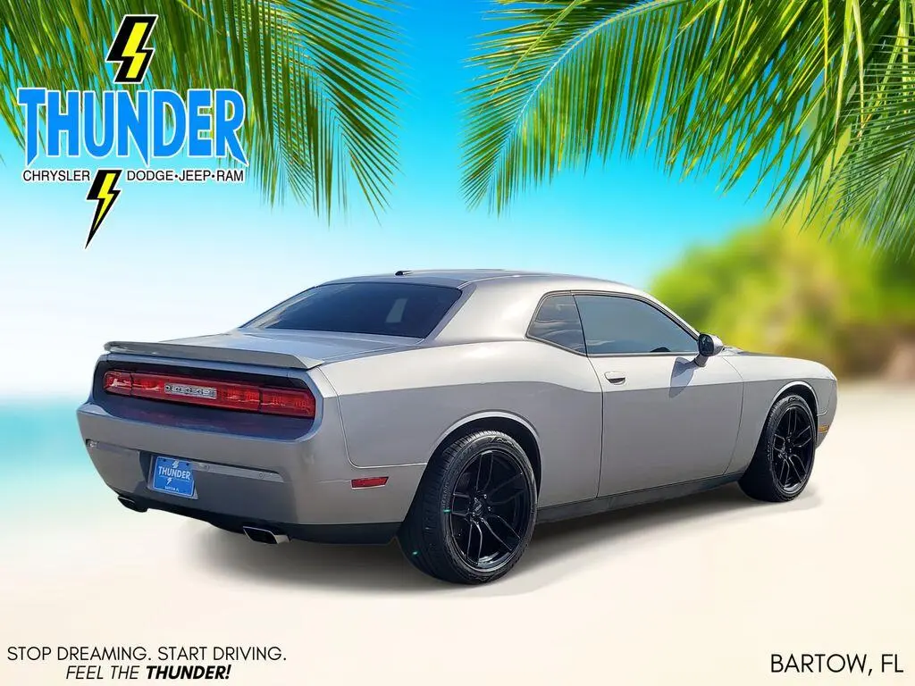 2014 Dodge Challenger R/T photo 4