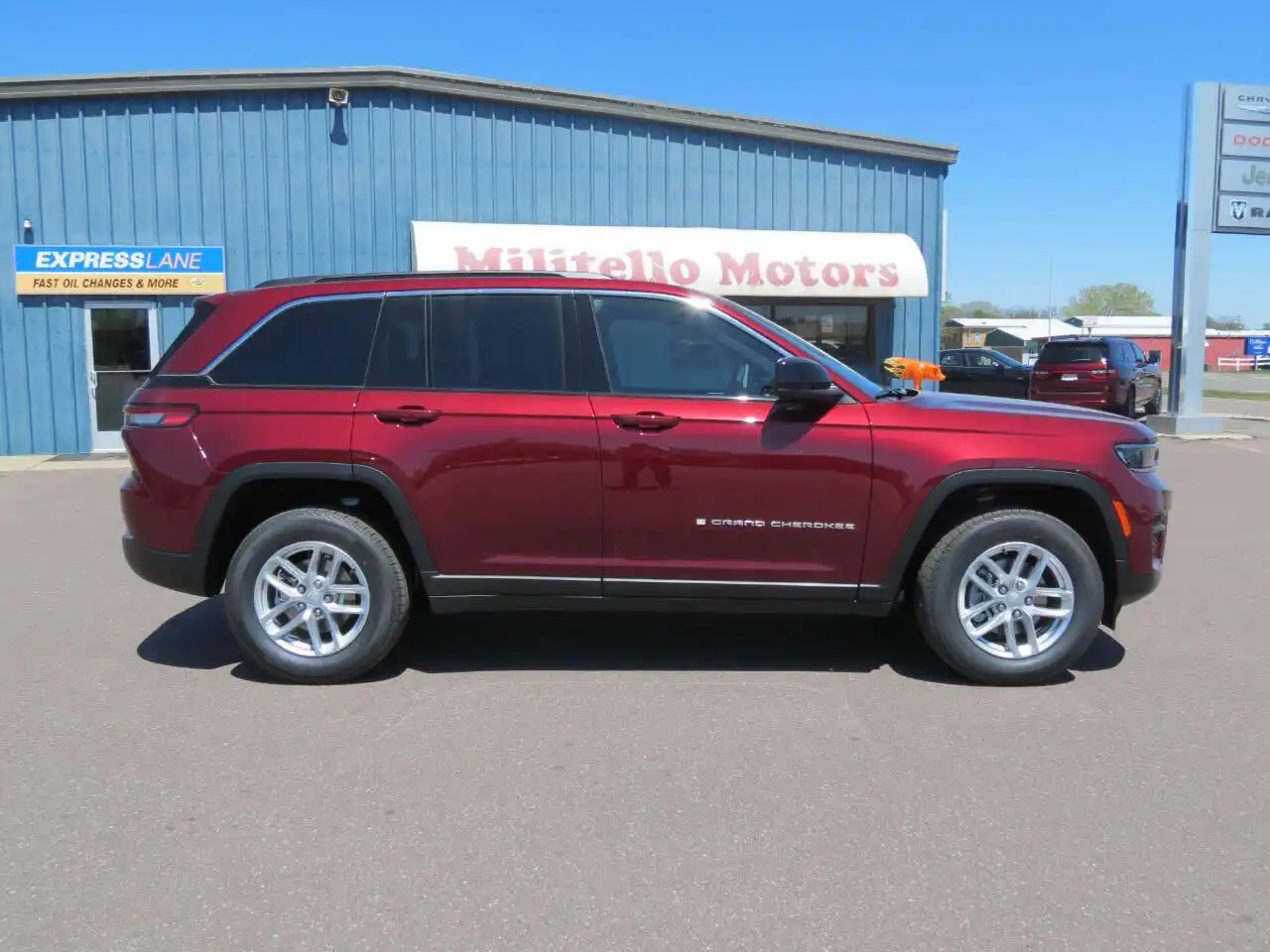 2026 Jeep Grand Cherokee Laredo X 4x4's photo