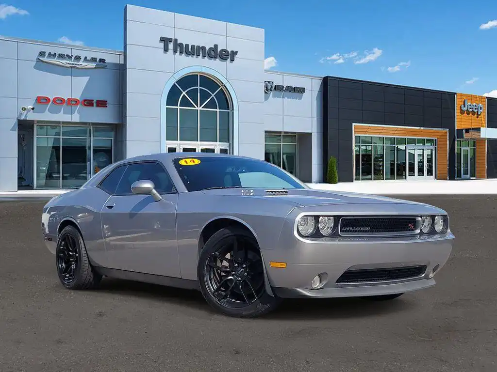 2014 Dodge Challenger R/T's photo