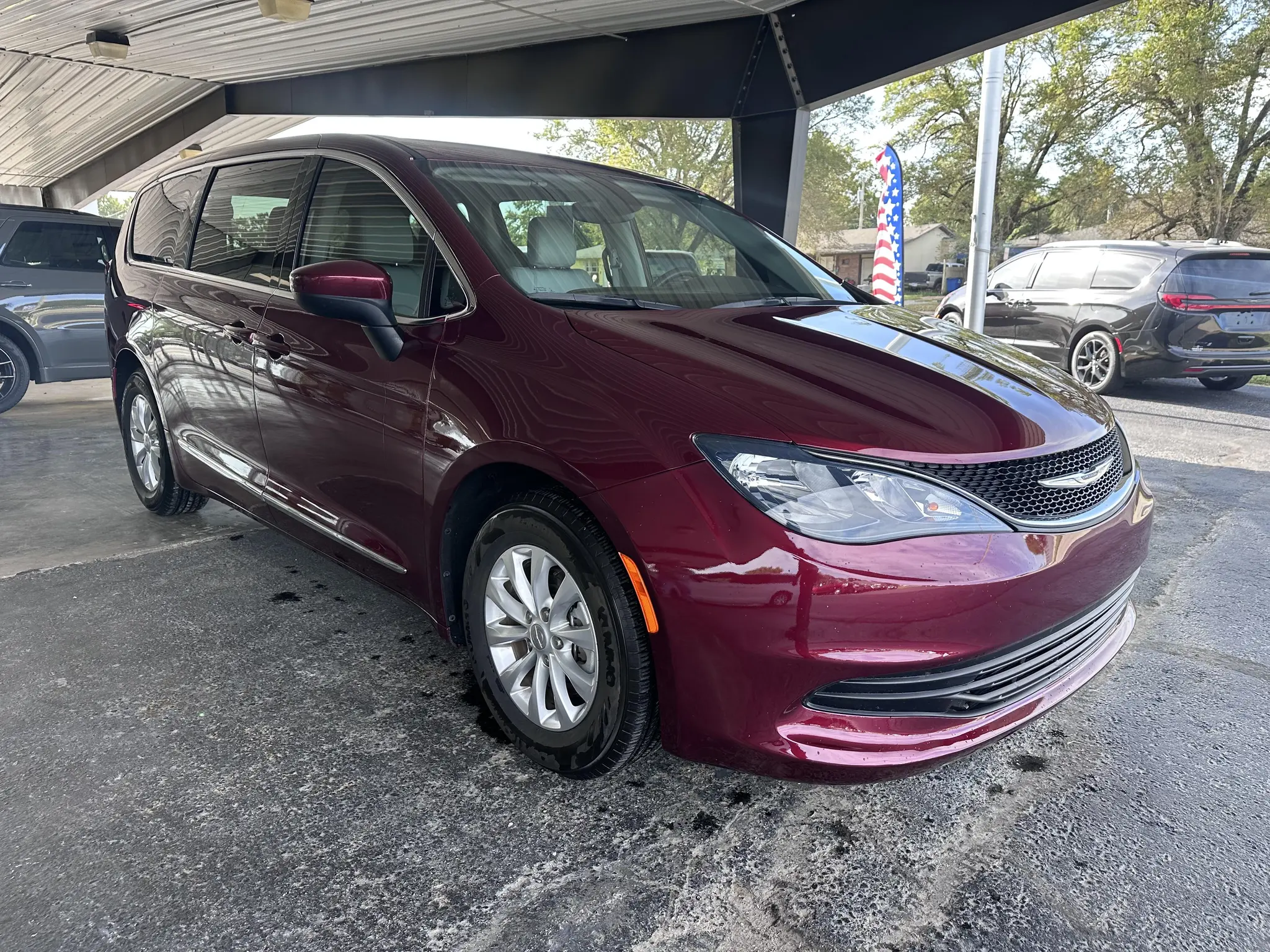 2017 Chrysler Pacifica Touring photo 4