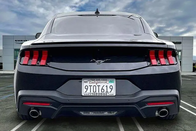 2025 Ford Mustang EcoBoost Fastback photo 3