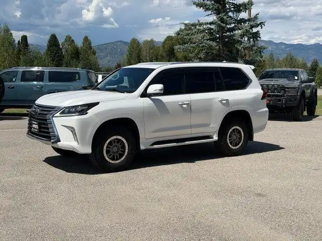 2017 Lexus LX 600 570's photo