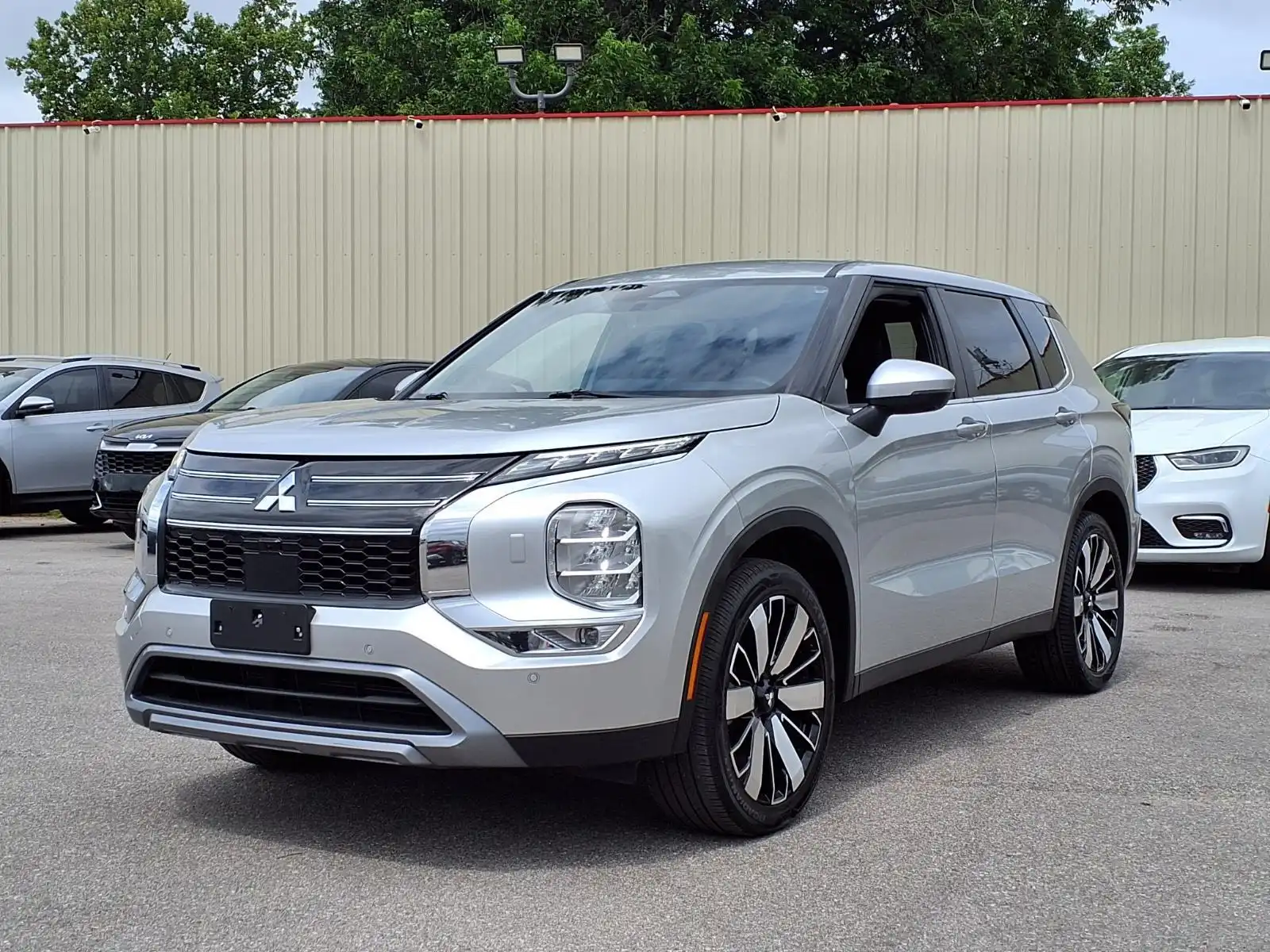 2025 Mitsubishi Outlander SE S-AWC's photo