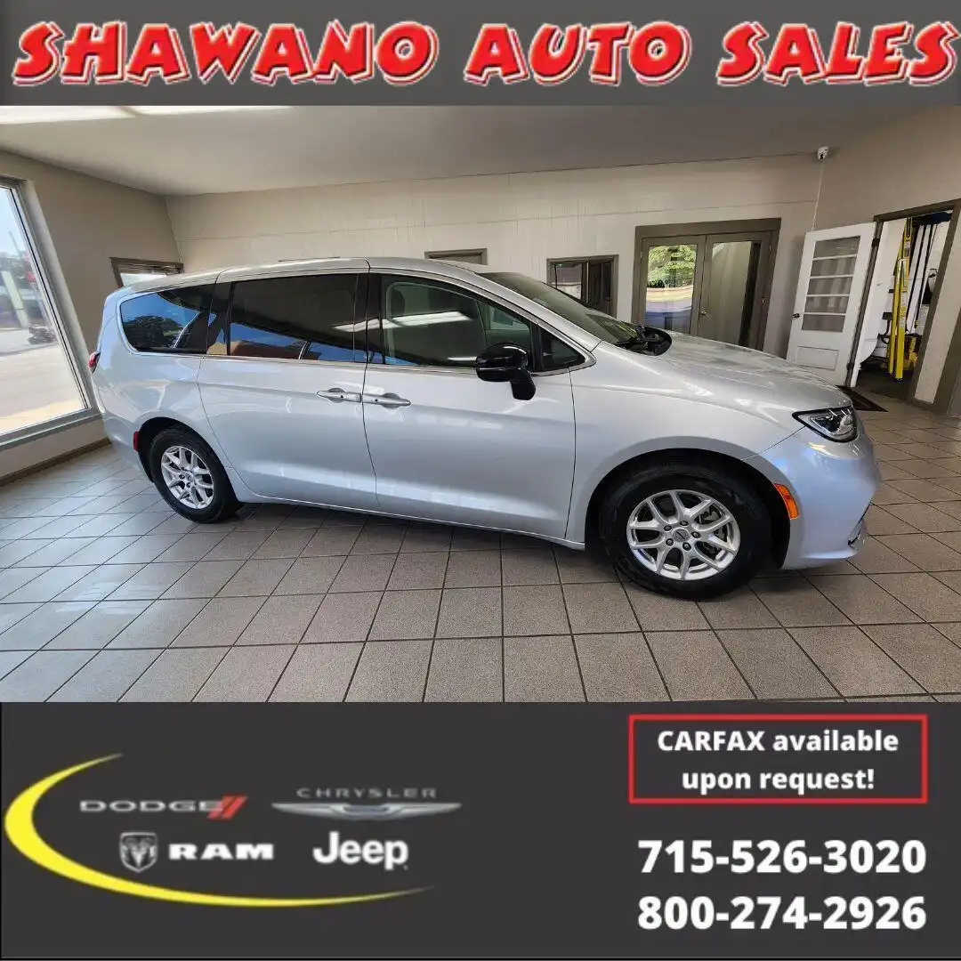 2024 Chrysler Pacifica Touring L's photo