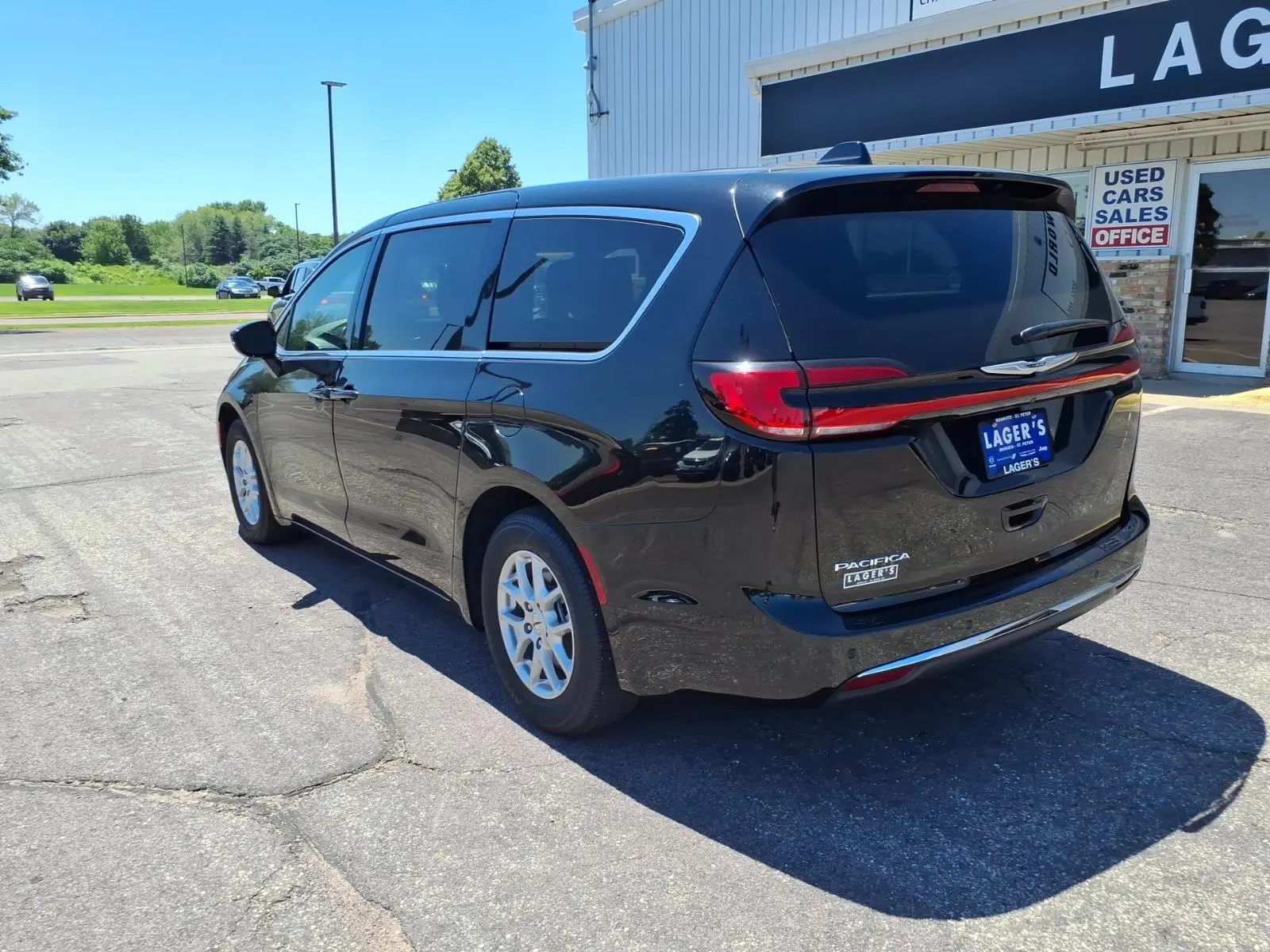 2025 Chrysler Pacifica Select photo 5