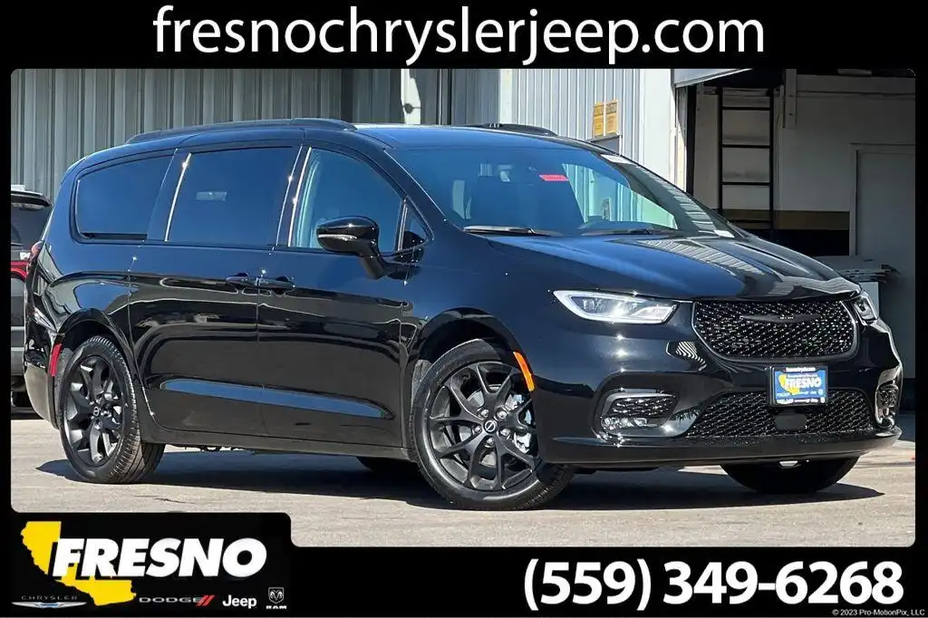 2026 Chrysler Pacifica Select's photo