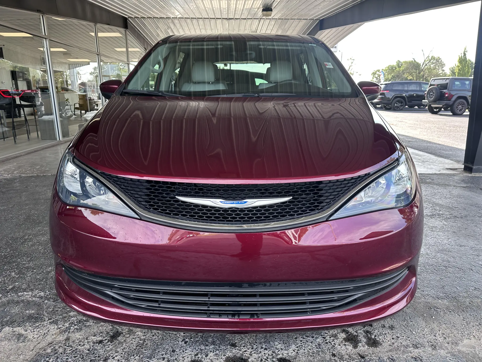 2017 Chrysler Pacifica Touring photo 3