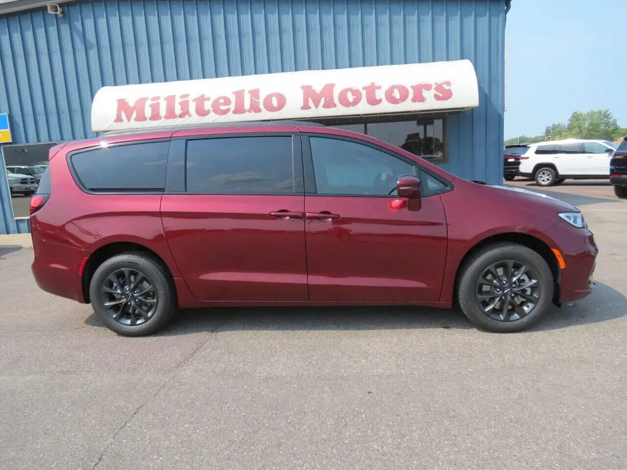 2021 Chrysler Pacifica Touring photo 1