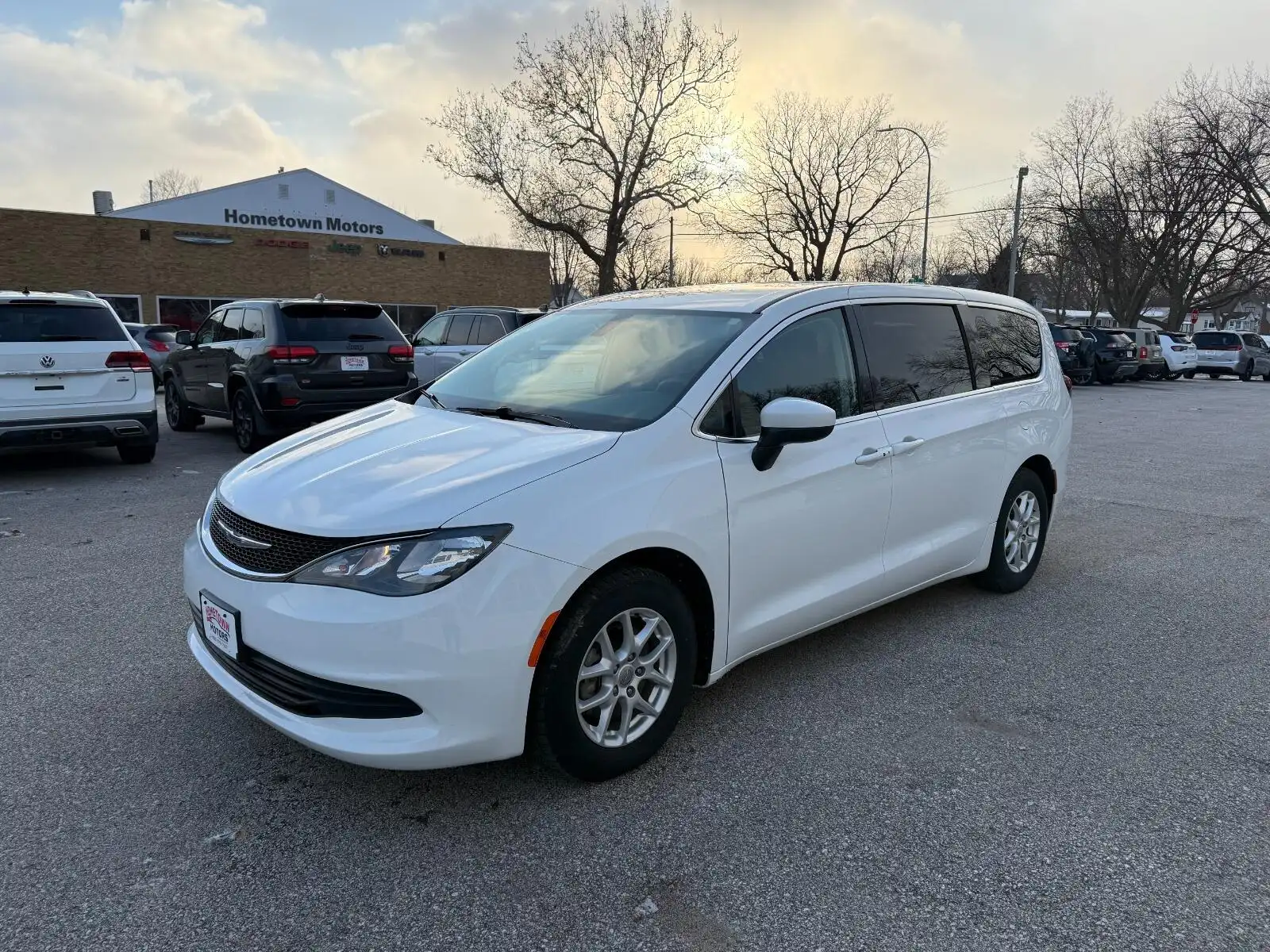 2020 Chrysler Voyager LX's photo