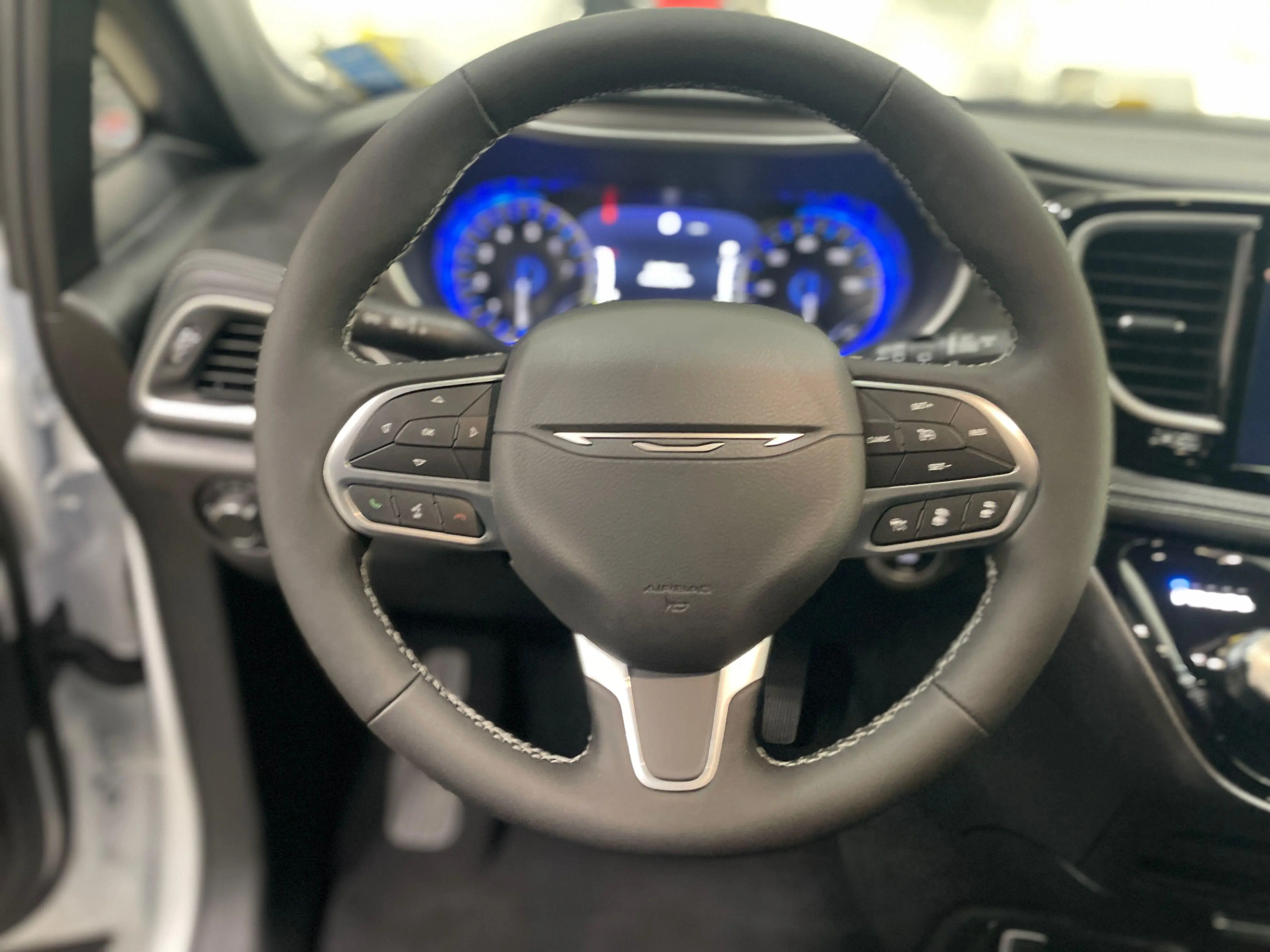 2027 Chrysler Pacifica Select photo 5