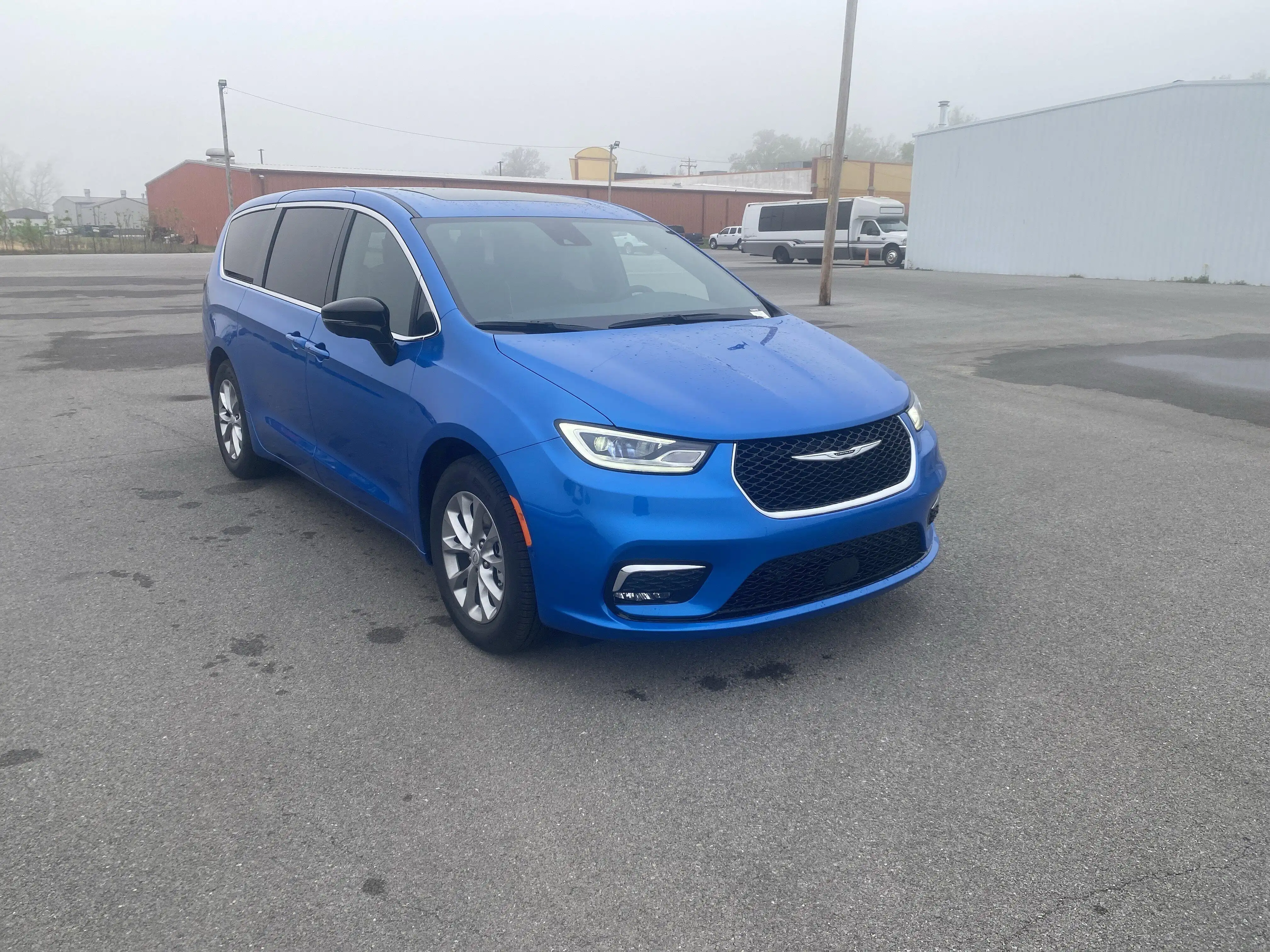 2026 Chrysler Pacifica Limited's photo