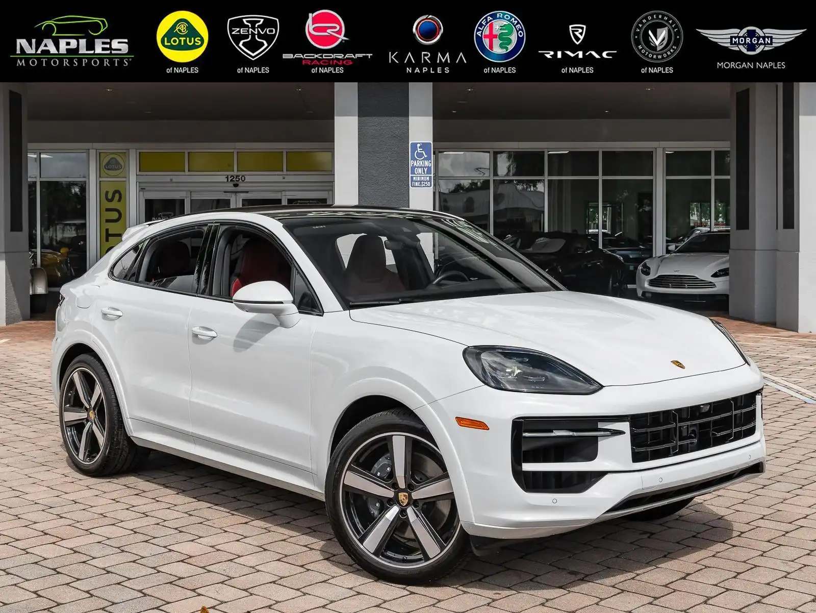 2024 Porsche Cayenne Base's photo